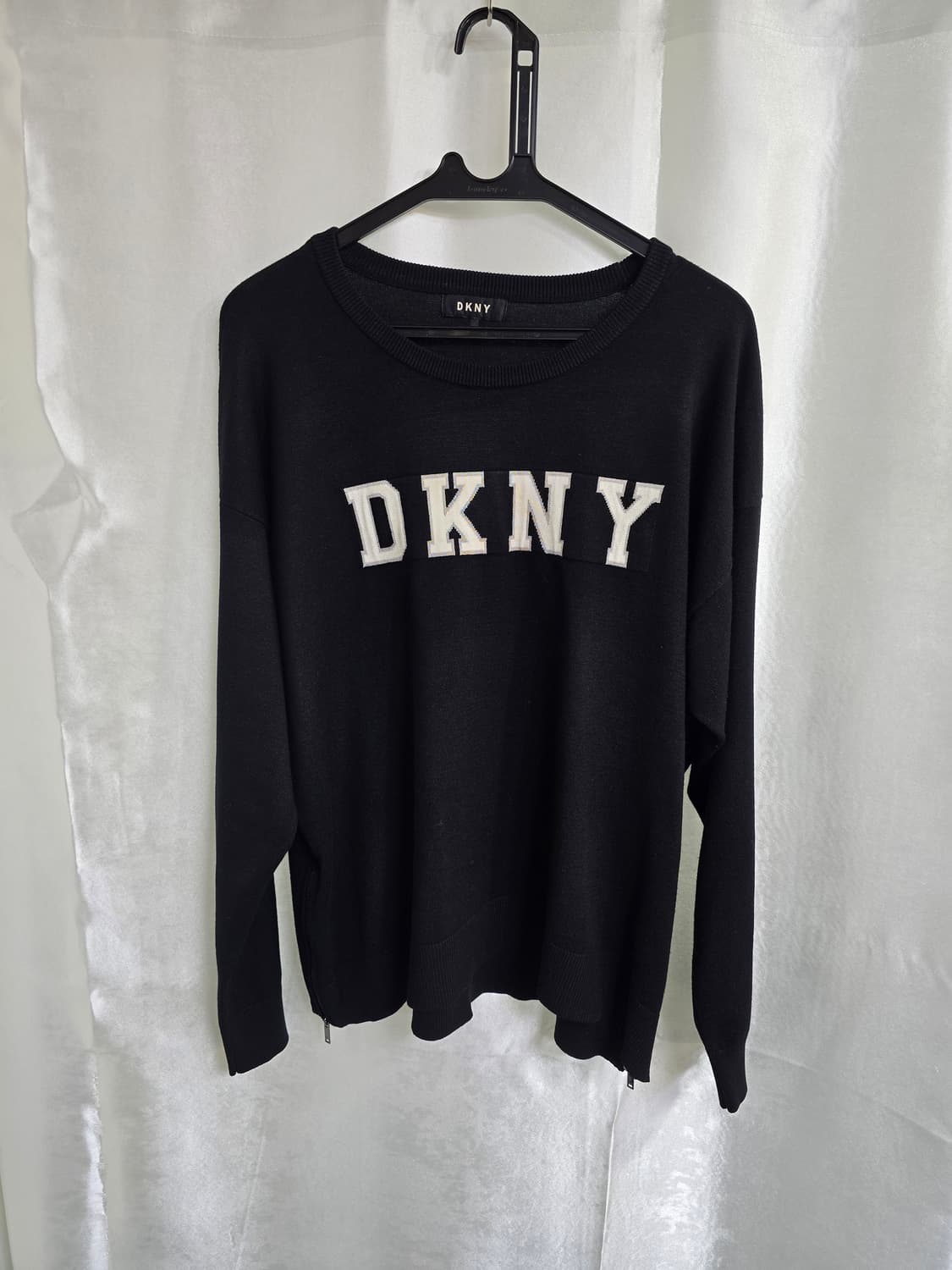DKNY 블랙 로고 니트 긴팔티 (2012) 상품이미지1