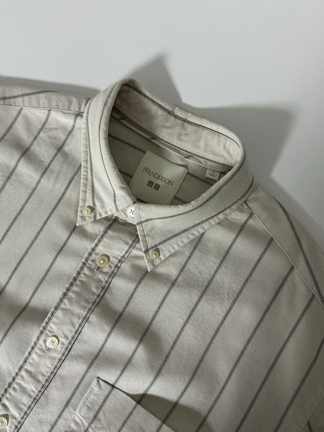 유니클로 jw앤더슨 옥스포드 스트라이프 셔츠 상품이미지4