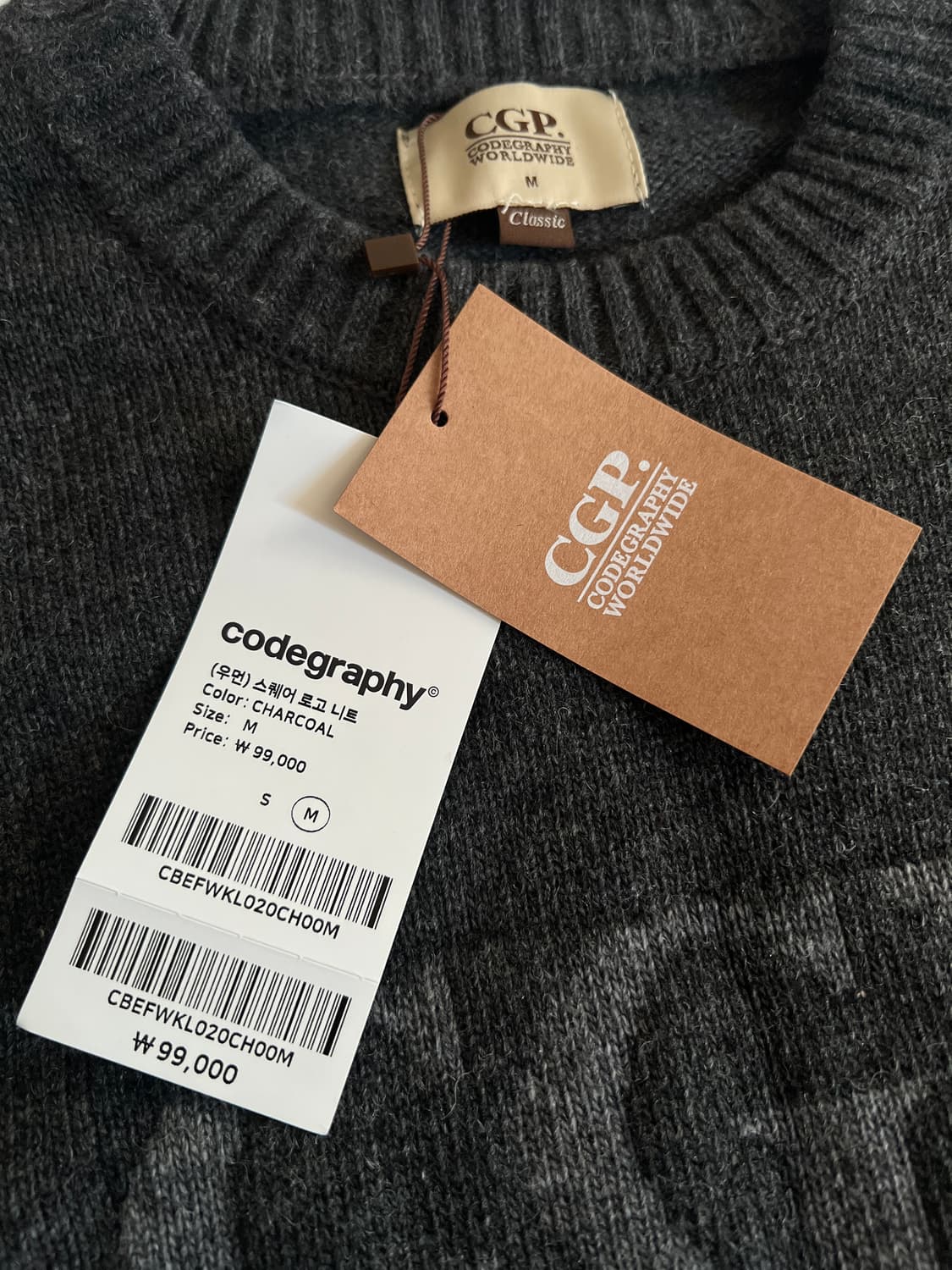 코드그라피 스퀘어 로고 니트_차콜 상품이미지3