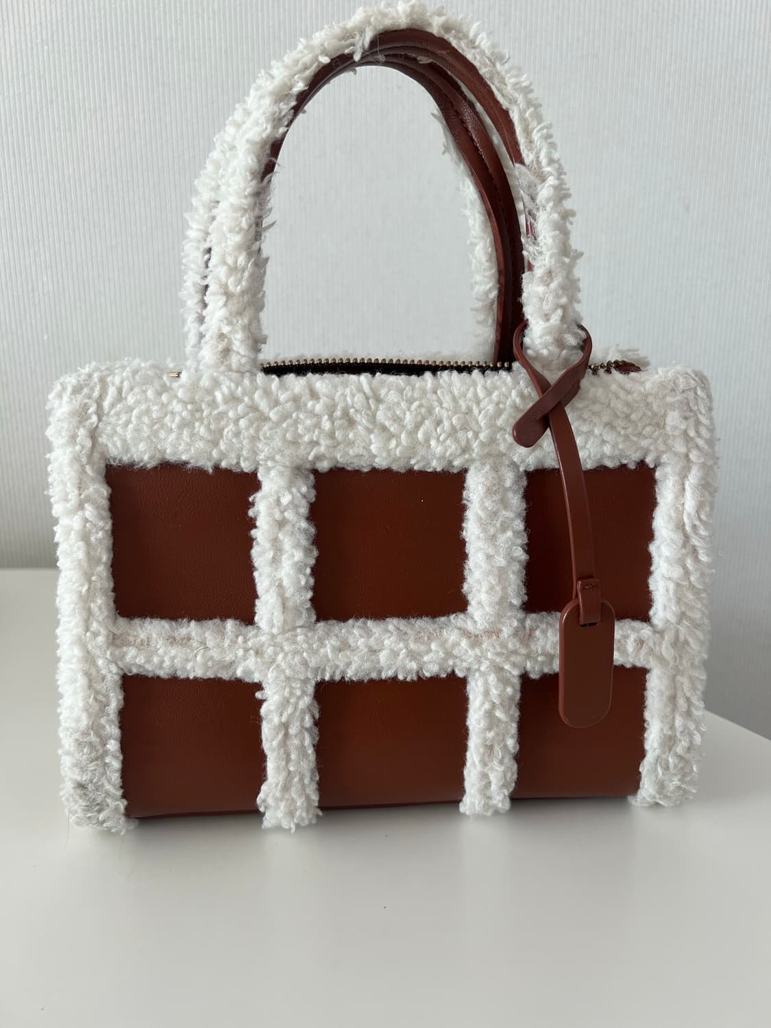 페드로 퍼 트리밍 미니백 상품이미지1