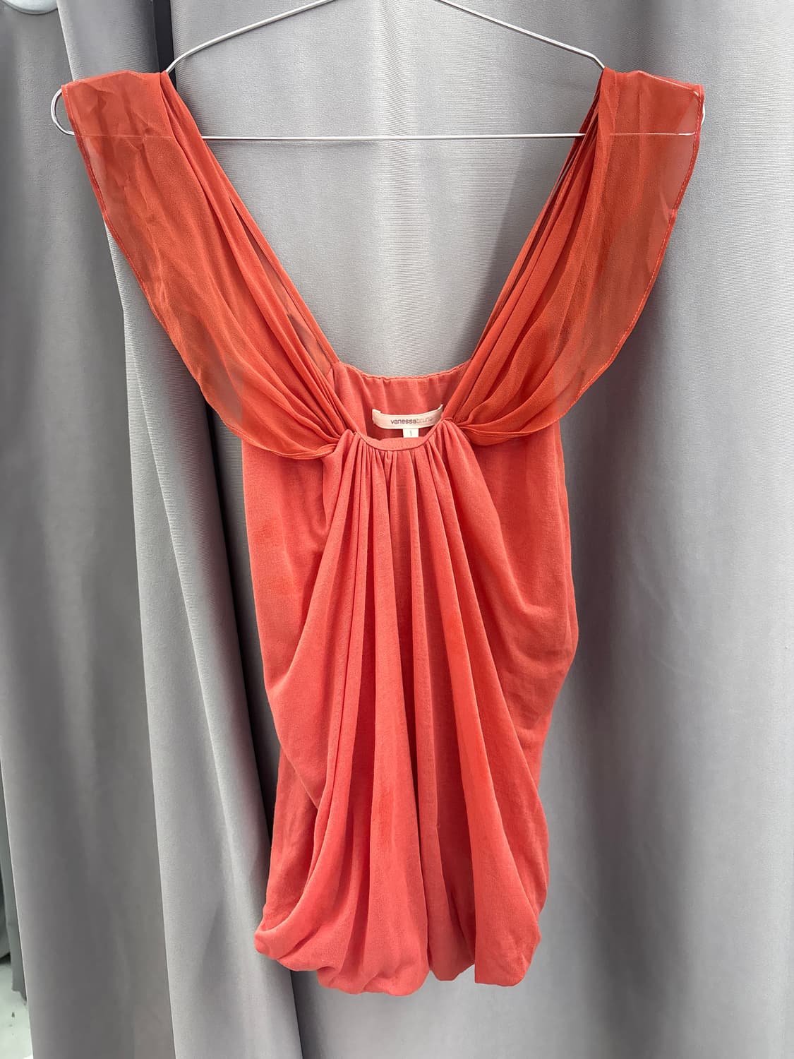 바네사브루노 오프숄더 셔링블라우스 상품이미지1