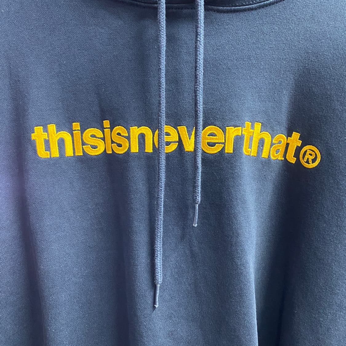 디스이즈네버댓 옐로우 빅로고 네이비 후드티 B3760  상품이미지3