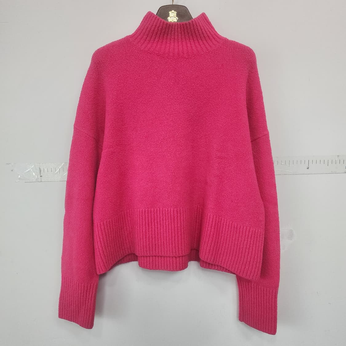 앤아더스토리 핫핑크 터틀넥 니트 스웨터 상품이미지1