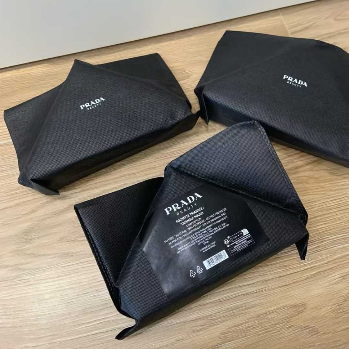 프라다뷰티 삼각 파우치 핑크 상품이미지6