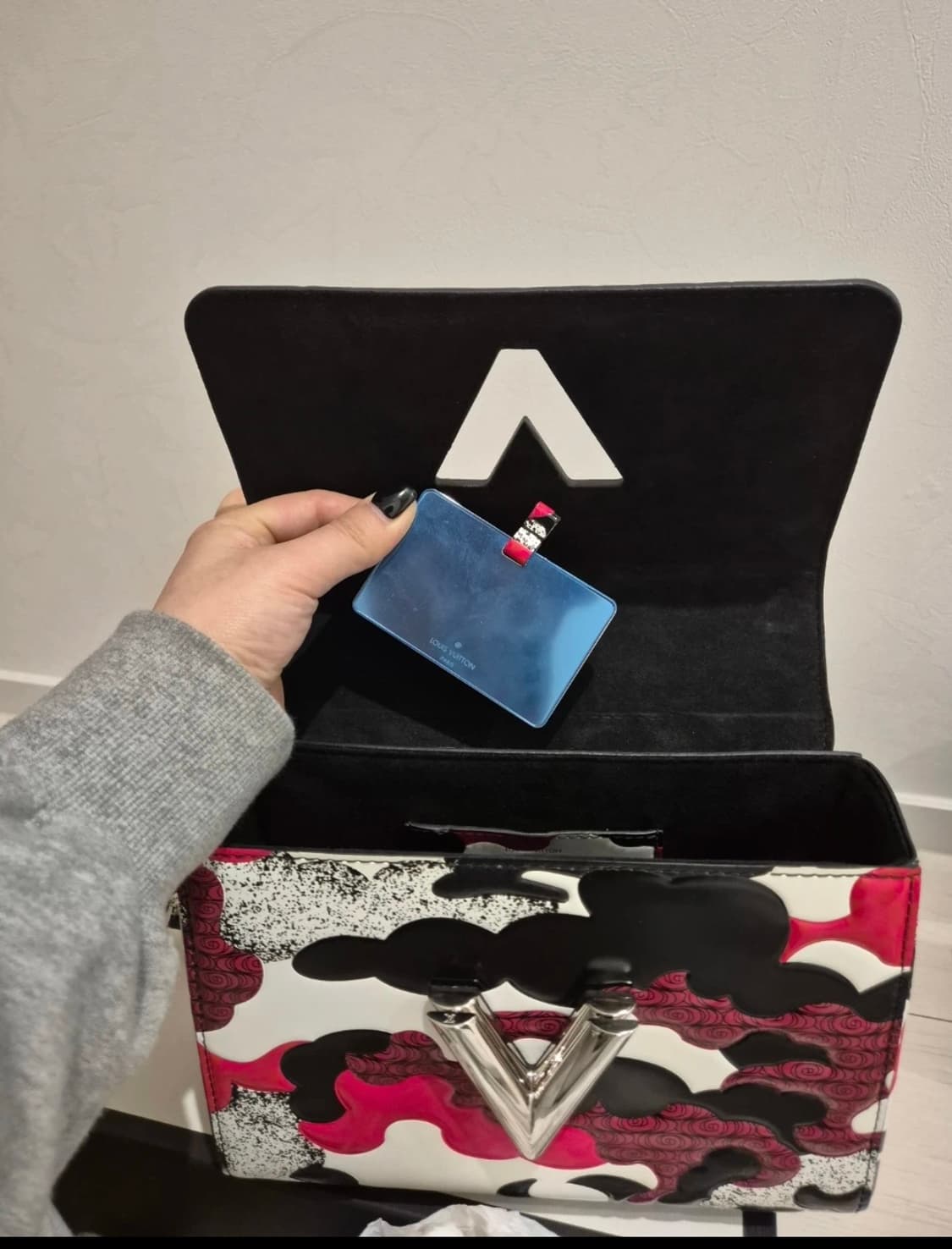 (새상품 한정판) 루이비통 트위스트 MM 카모 리미티드에디션 팝니다 상품이미지4