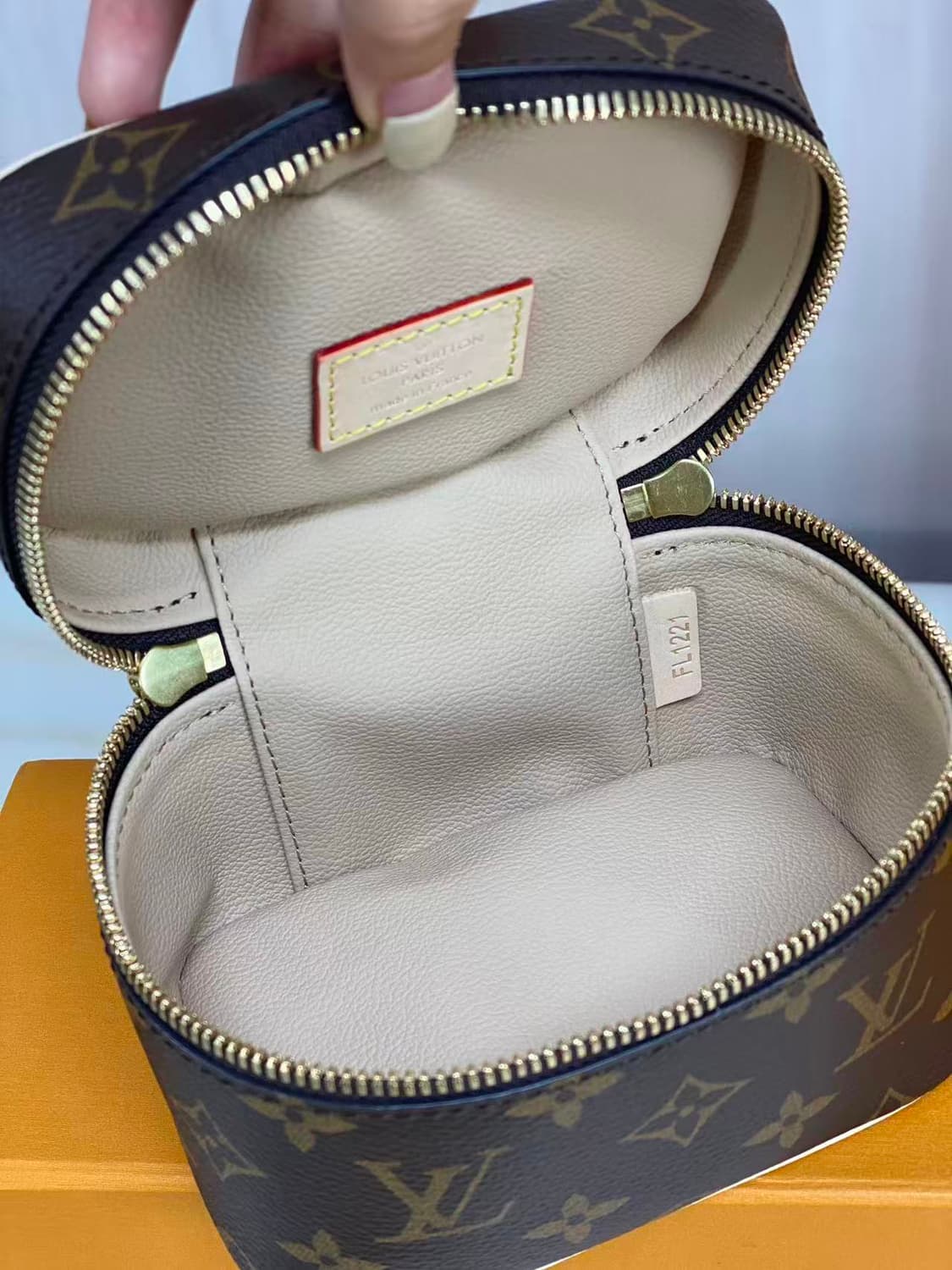 루이비통 니스 나노 메이크업 케이스 모노그램 상품이미지4