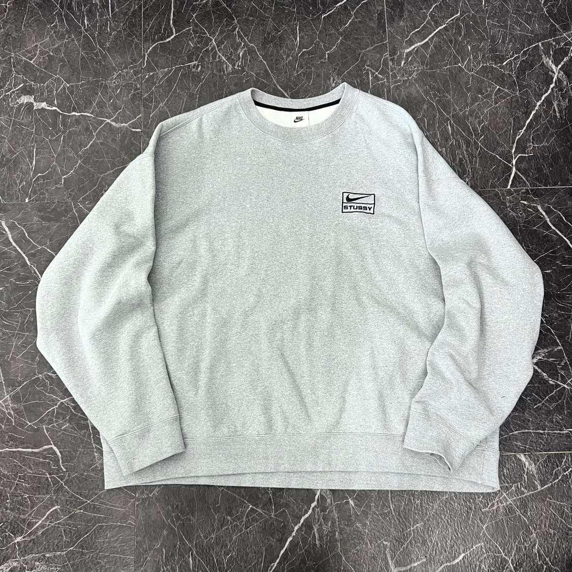 나이키 x 스투시 NRG 플리스 크루넥 맨투맨 그레이 상품이미지2