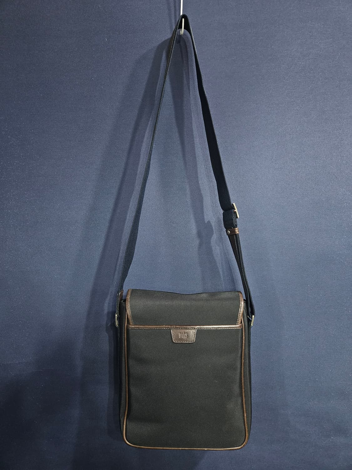 닥스 블랙컬러 남성 크로스백  상품이미지2