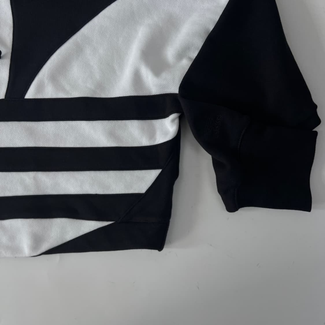 아디다스 크롭 후드티 상품이미지3