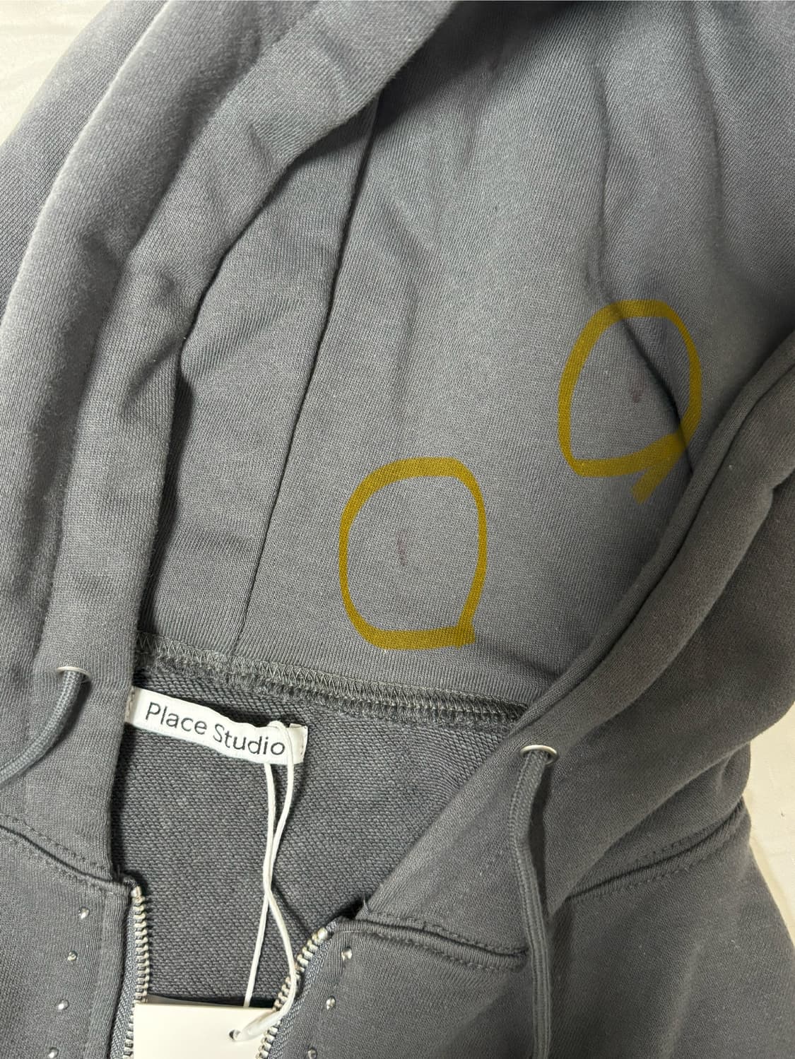 절개 라인 오버핏 큐빅 리벳 포인트 스웨트 후드집업 [차콜] 상품이미지4