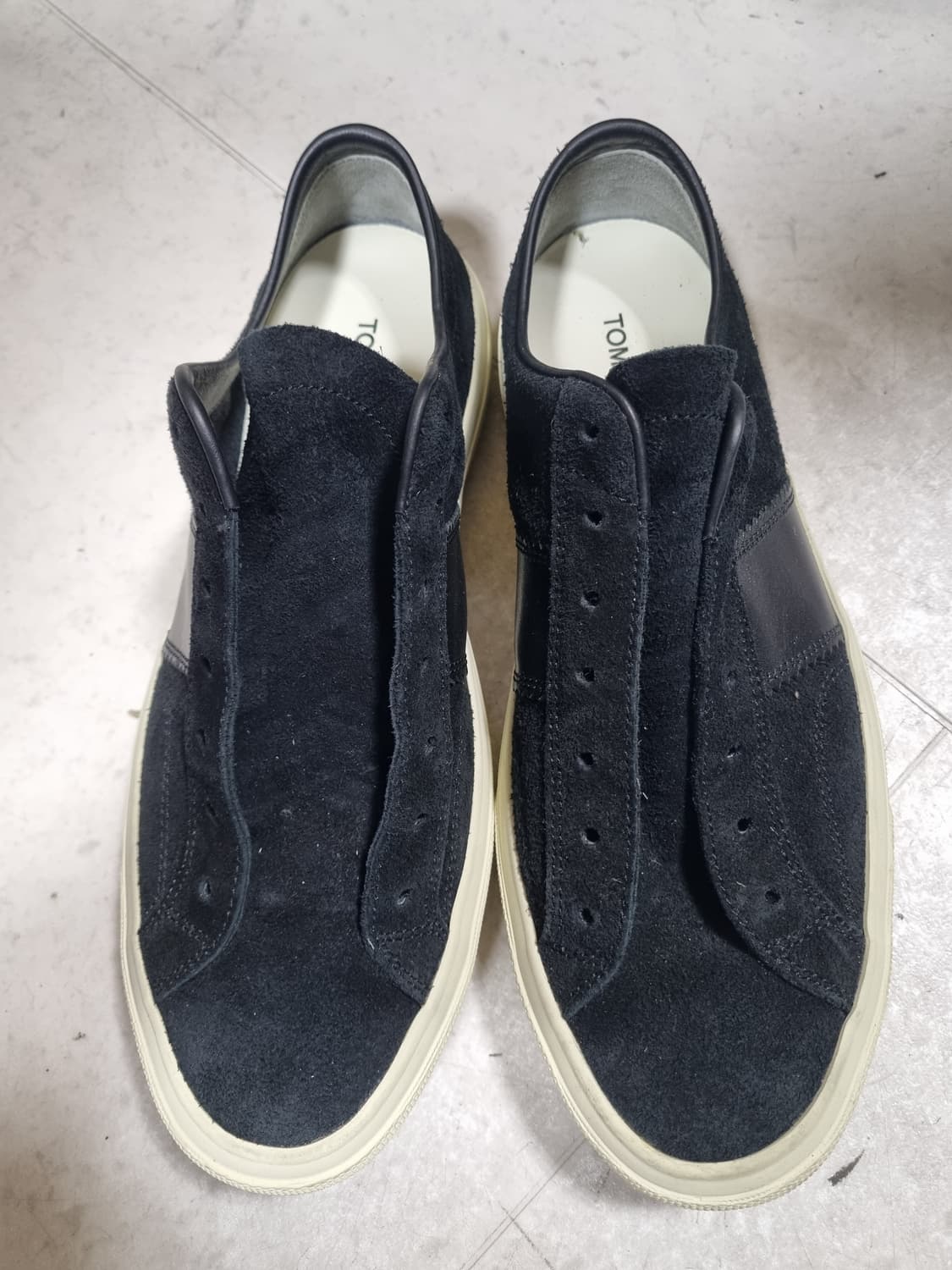 톰포드 남성 켐브리지 스웨이드 스니커즈 상품이미지1