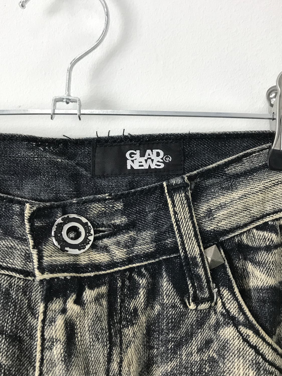 'GLAD NEWS' Heavy Distressed Denim Jeans 상품이미지3
