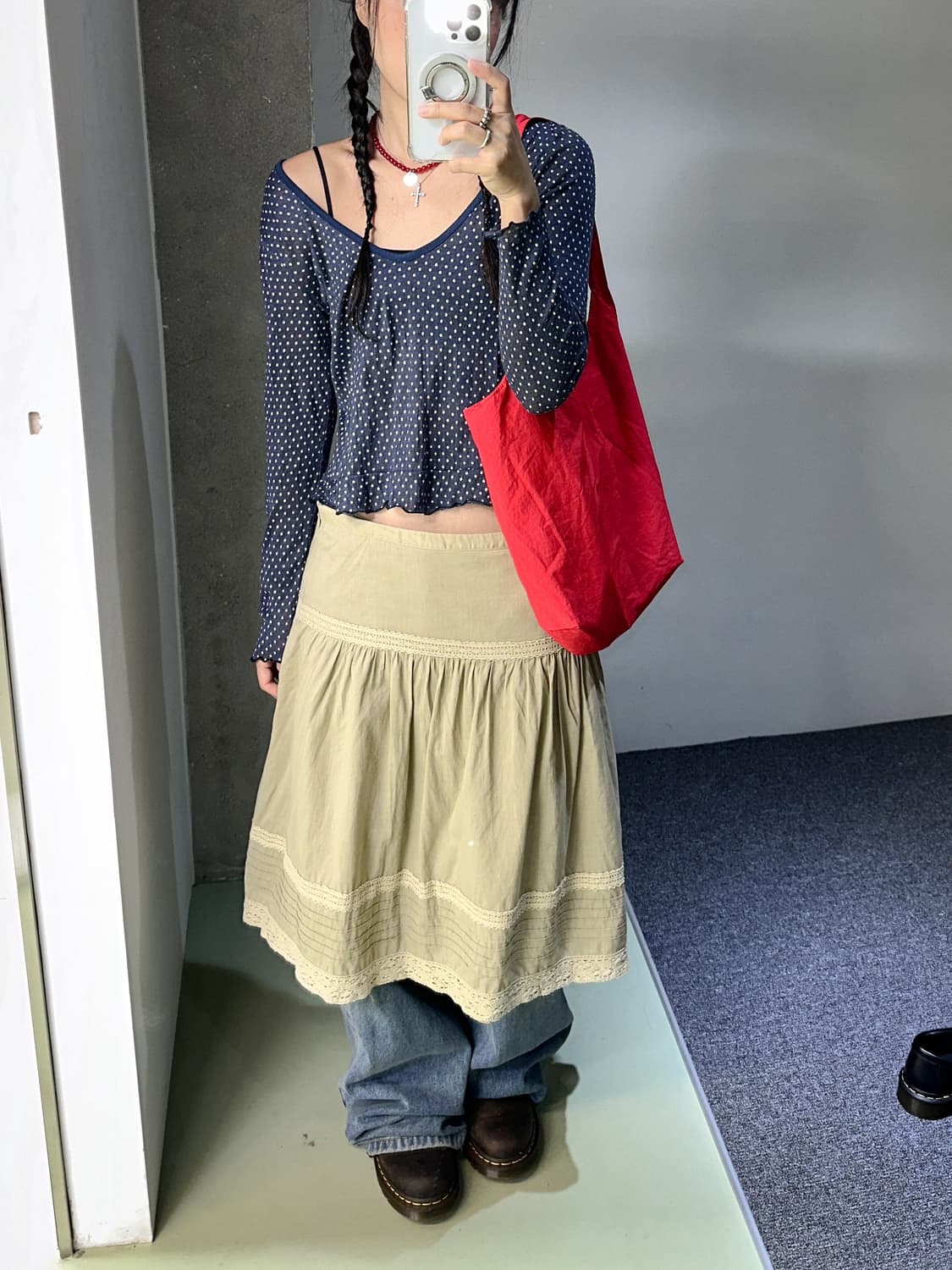 beige lace midi skirt 상품이미지1
