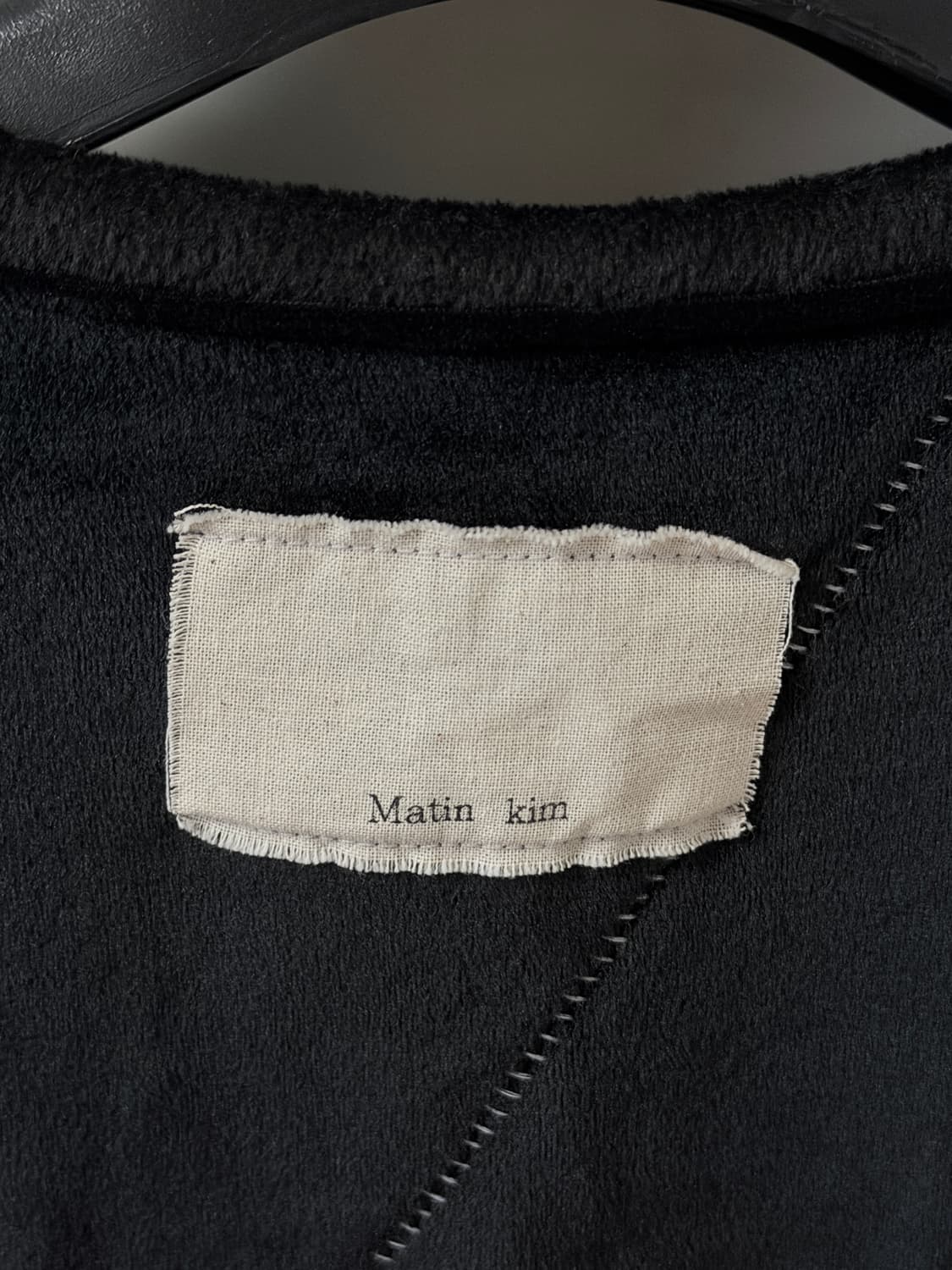마뗑킴 벨벳소재 크롭 반팔 상품이미지2