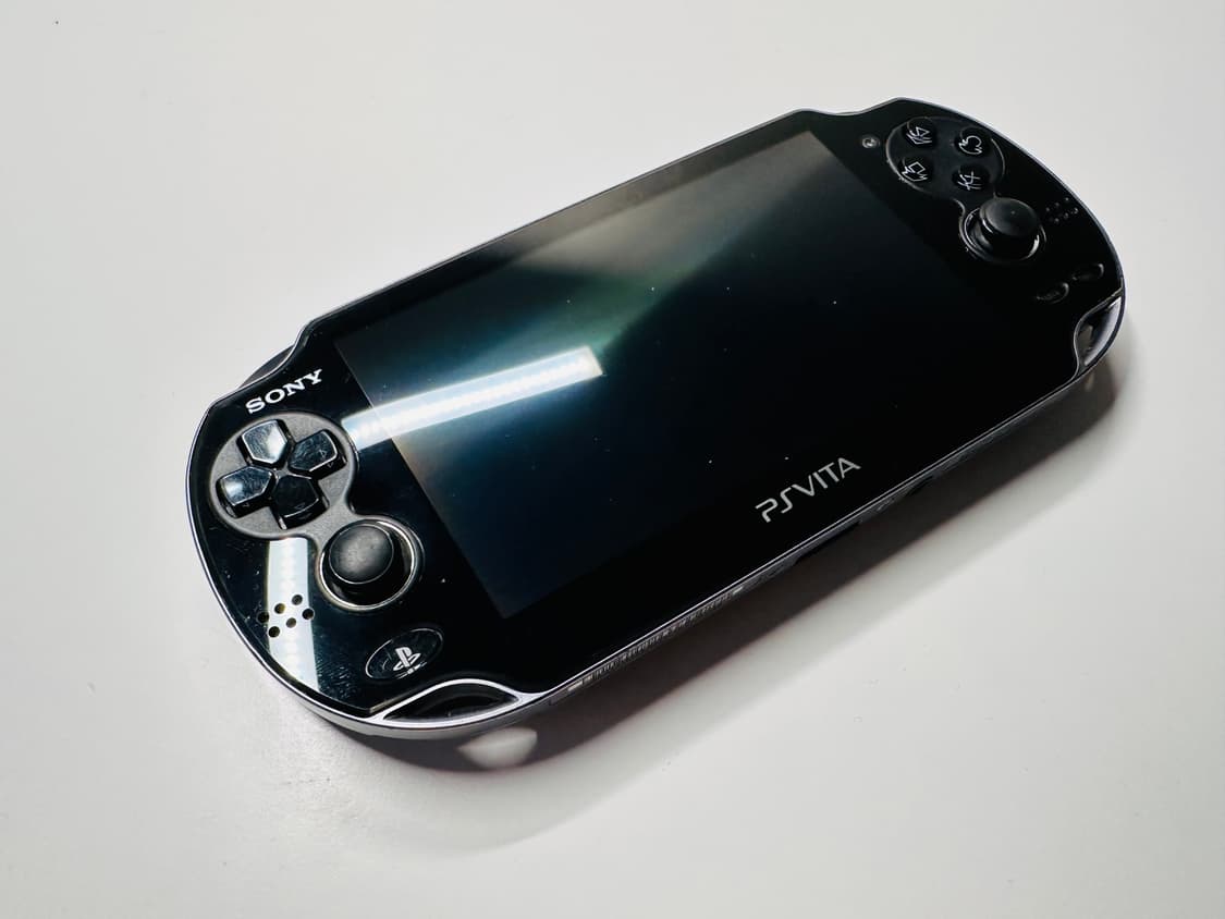 소니 PS Vita 1세대 OLED 피아노블랙 한글 정발판 + 구성품  상품이미지5