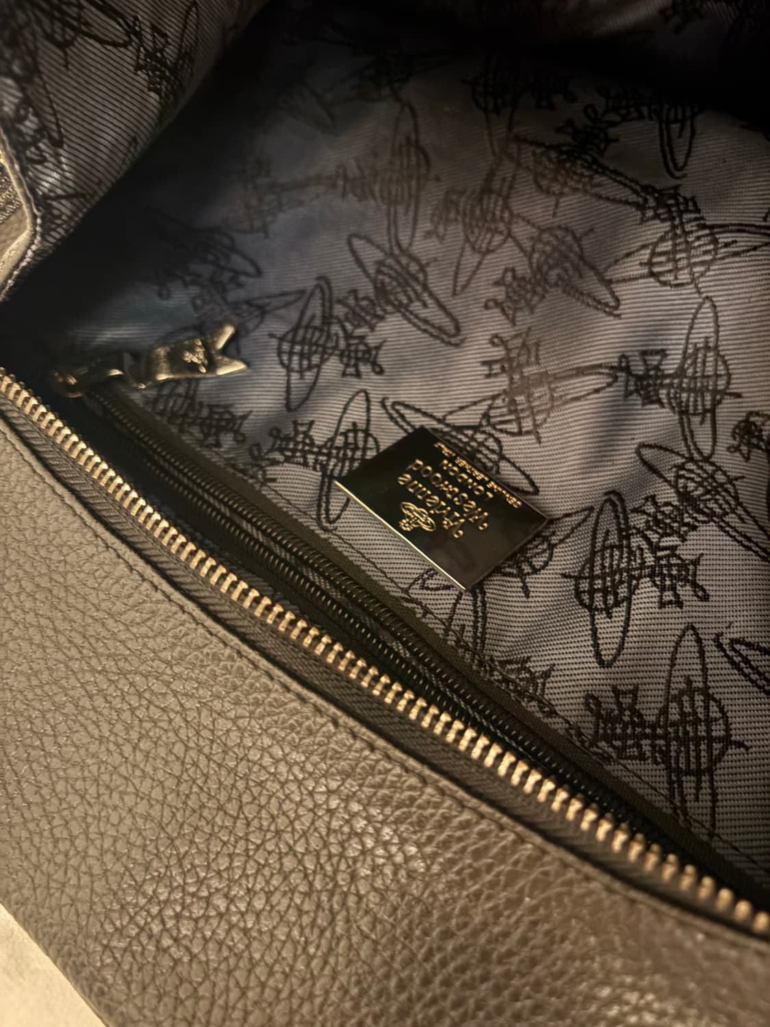 비비안웨스트우드 펀칭 ORB 로고 야스민 토트백 상품이미지7