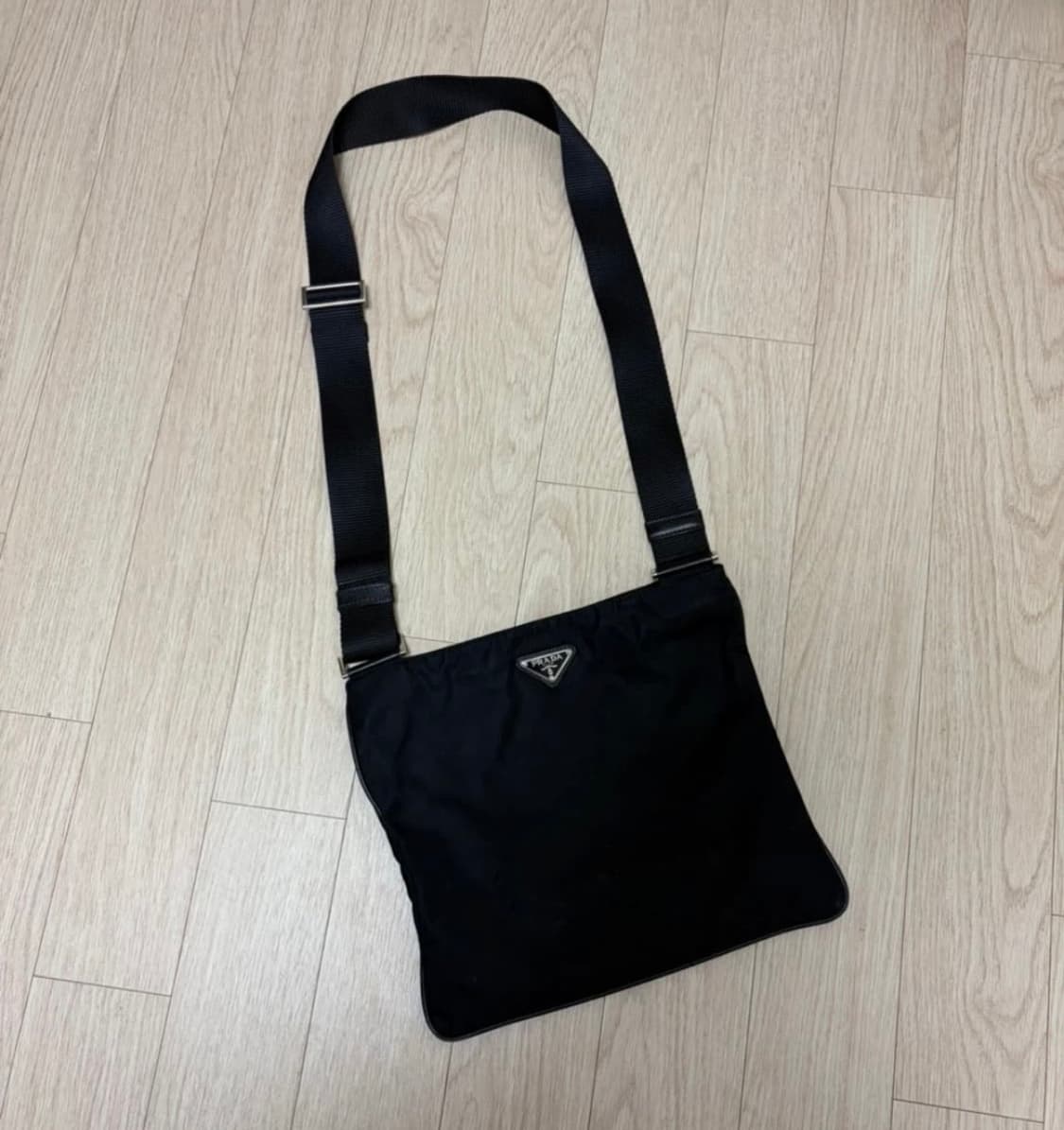 [OS] 프라다 나일론 크로스백 상품이미지1