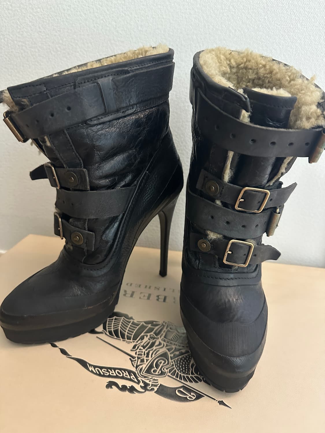 Burberry prorsum 버버리 프로섬 부츠힐 양털 시어링 풀박 상품이미지6