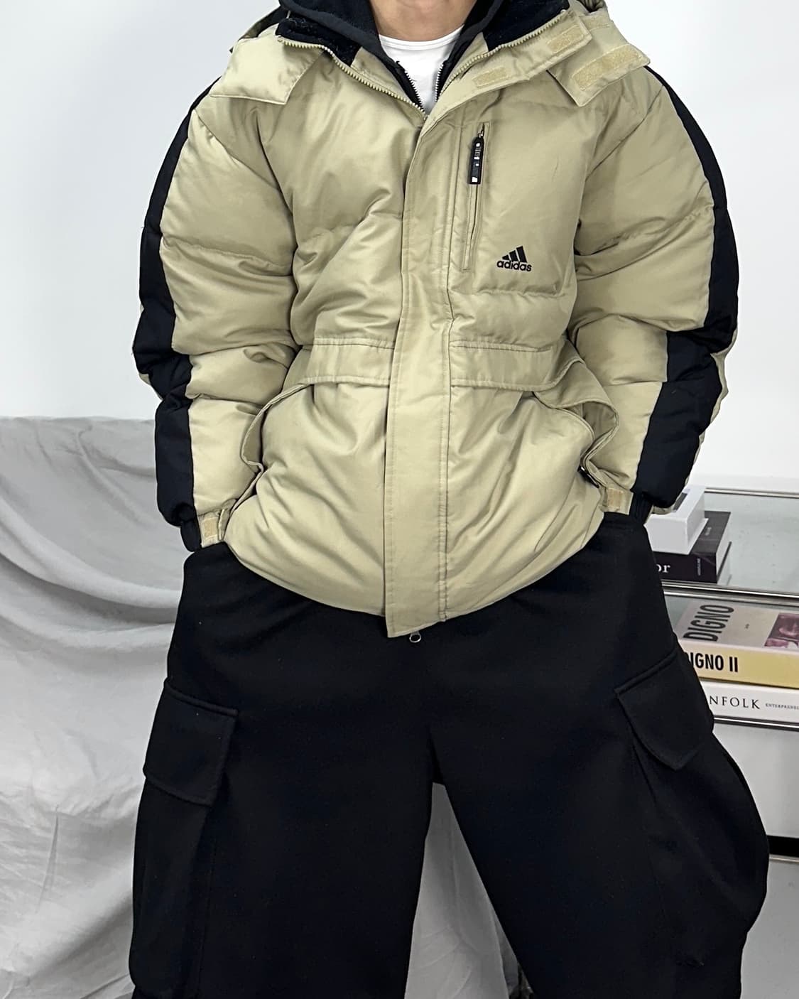 아디다스 올드스쿨 사이드라인 베이지 패딩 100 상품이미지1