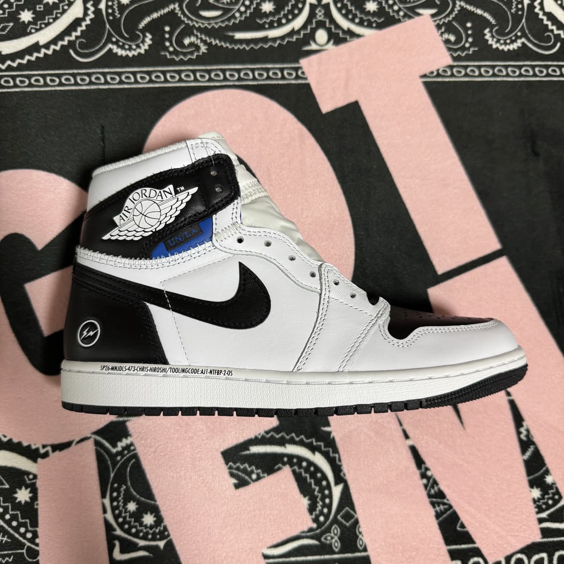 프라그먼트 x 유니온 x 조던 1 하이 화이트 블랙 상품이미지1