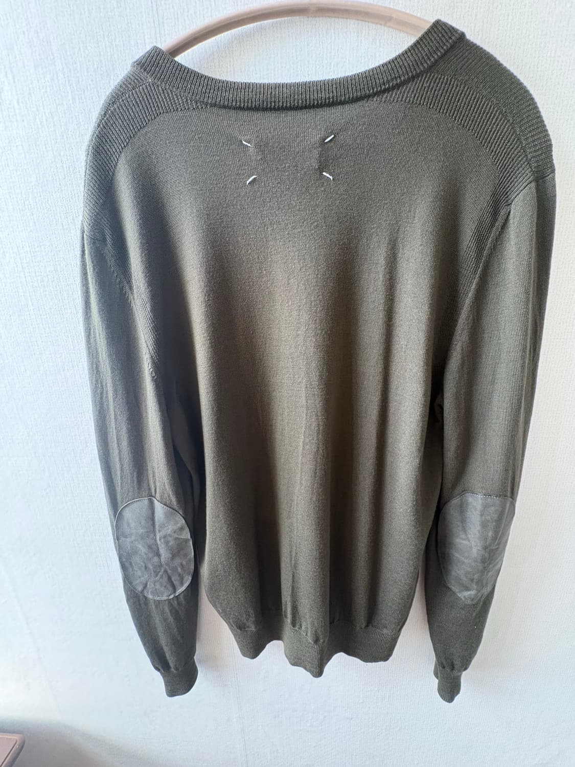 메종마르지엘라 브이넥 엘보우 패치 니트 상품이미지3