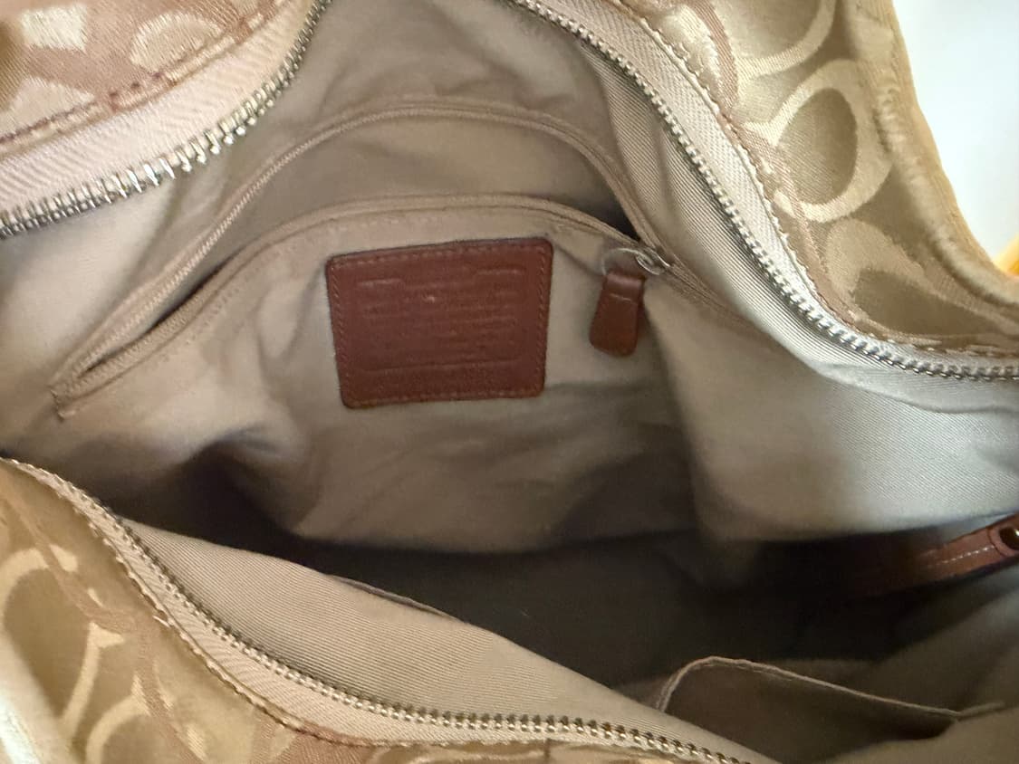 코치 시그니처 숄더백 베이지 호보백 상품이미지4