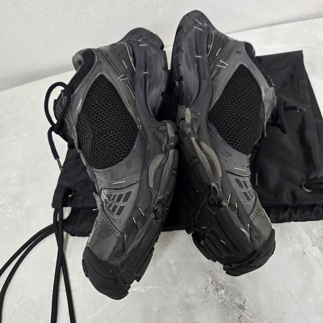 발렌시아가 스테이플러 스니커즈 신발 43사이즈 판매 상품이미지3