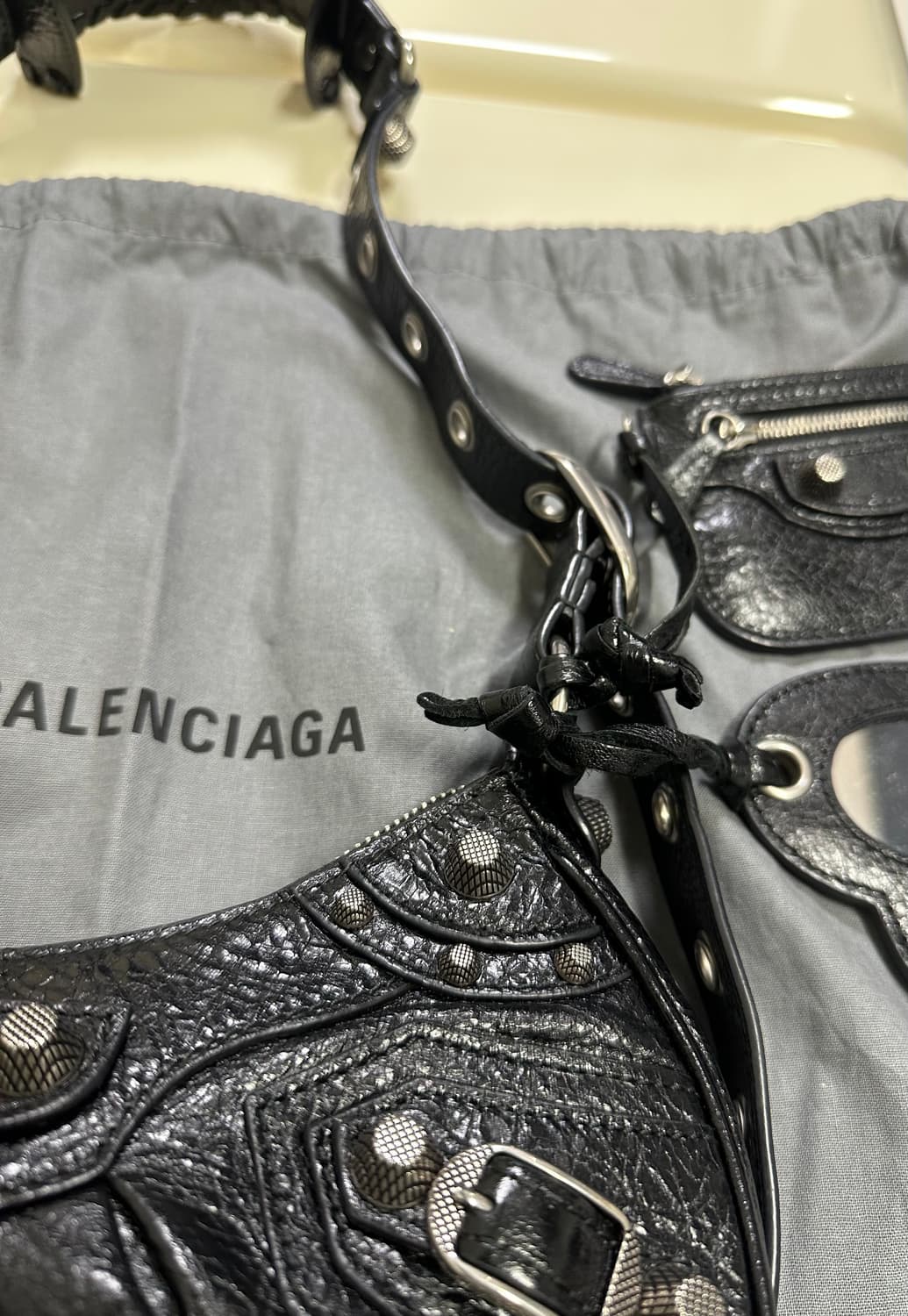 ❌거래중[A+ 정품] 발렌시아가 르카골 블랙 xs 상품이미지5