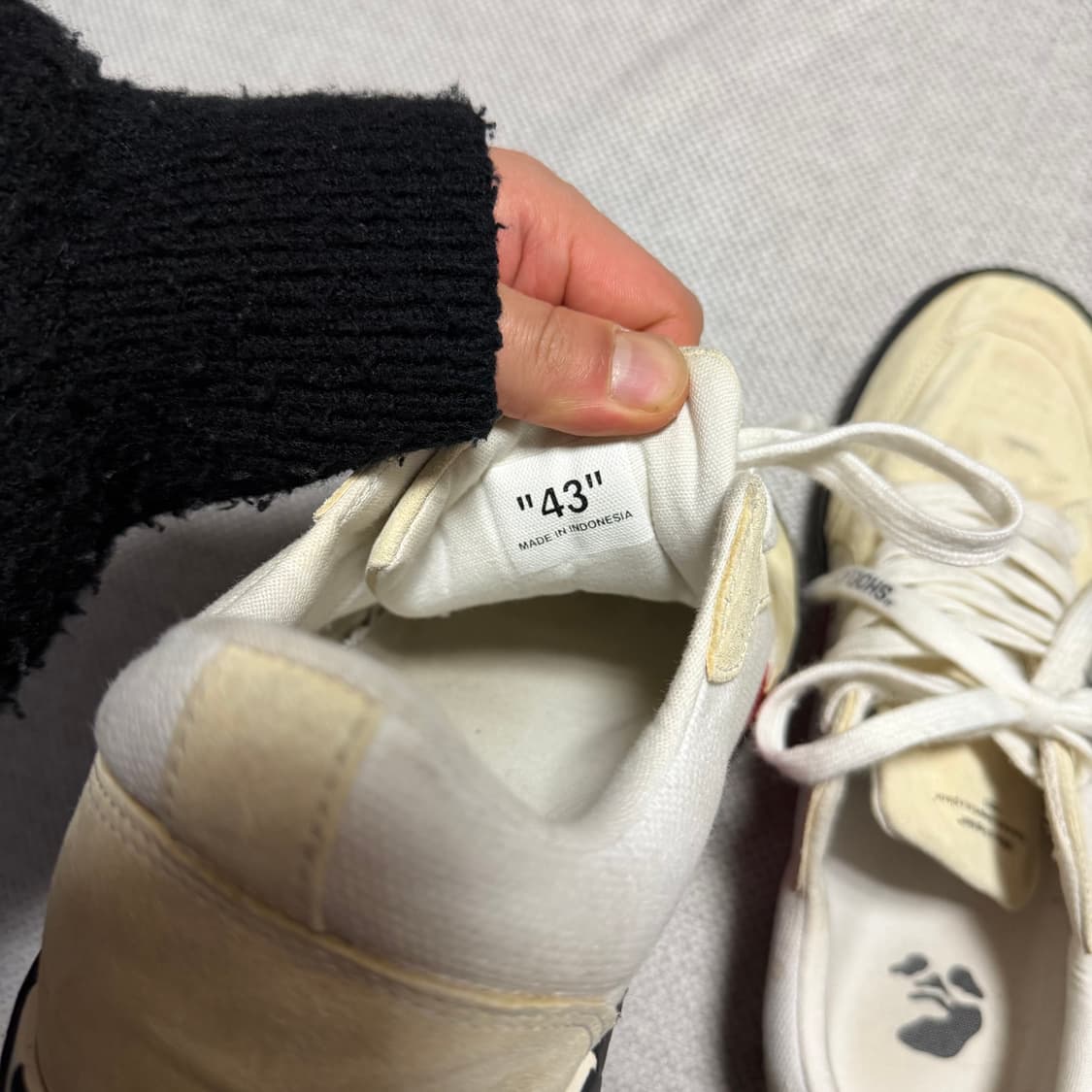 오프화이트 에로우 벌크 로우 스니커즈 상품이미지5