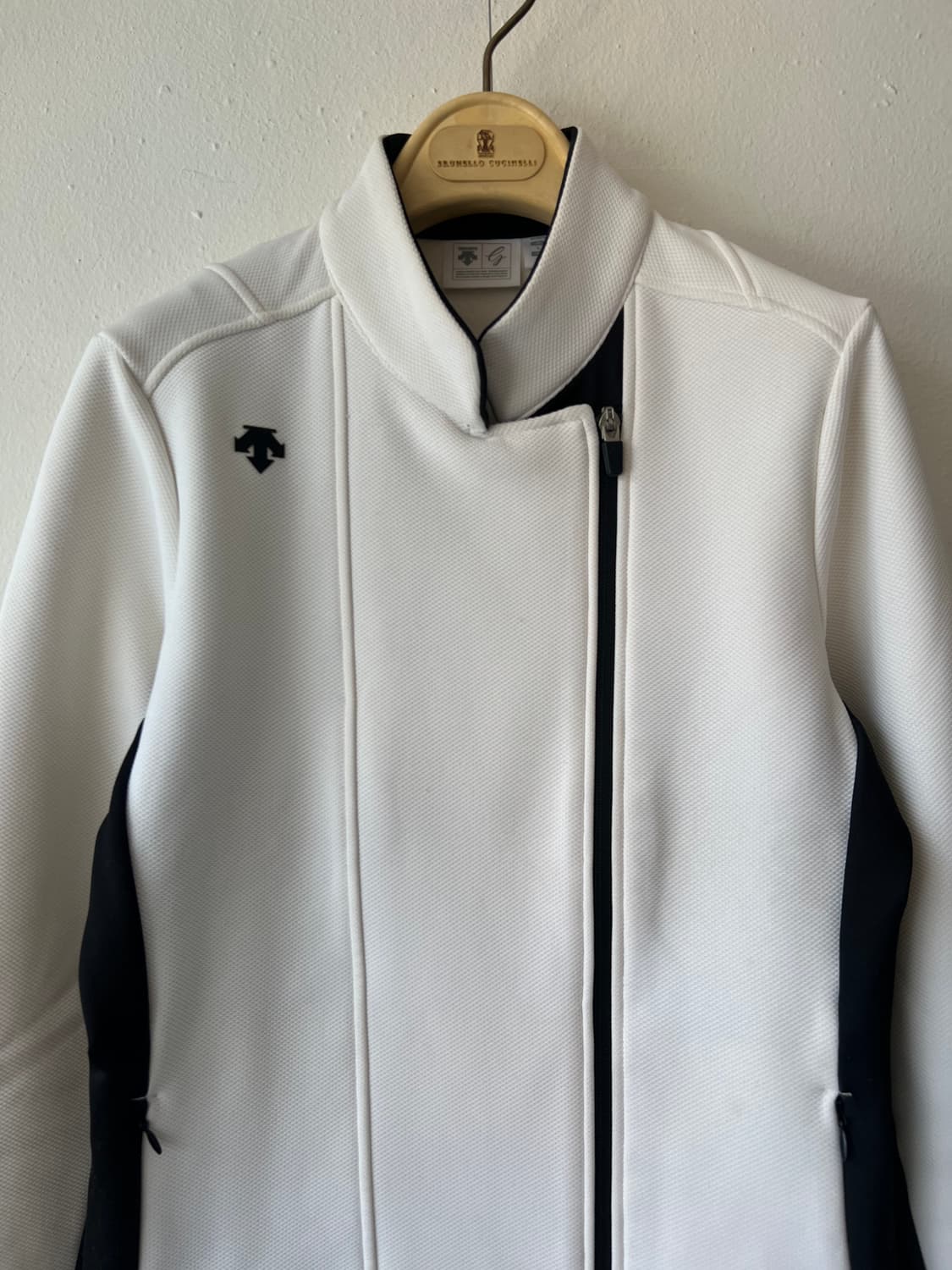 데상트 여성 아이보리 기능성점퍼 집업점퍼 상품이미지1