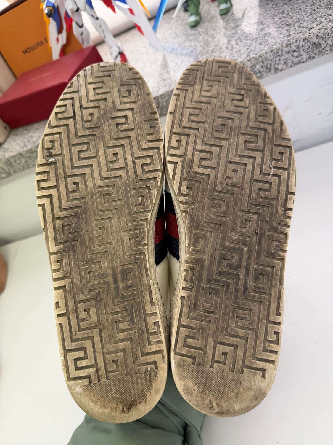 정품) 구찌 남성 삼선 스니커즈 41.5 상품이미지9