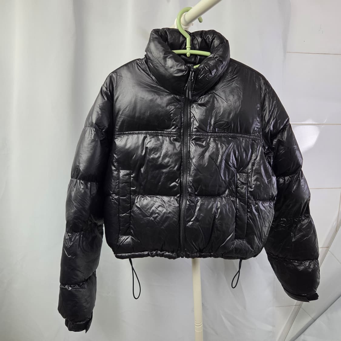 55 오드스튜디오 푸퍼 글로시 숏패딩 블랙 상품이미지2