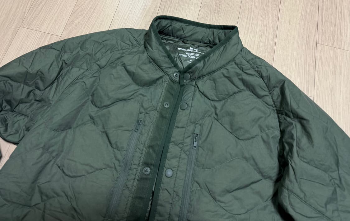 유니클로x화이트 마운티니어링 리사이클 하이브리드 다운 자켓 올리브 XL 상품이미지2
