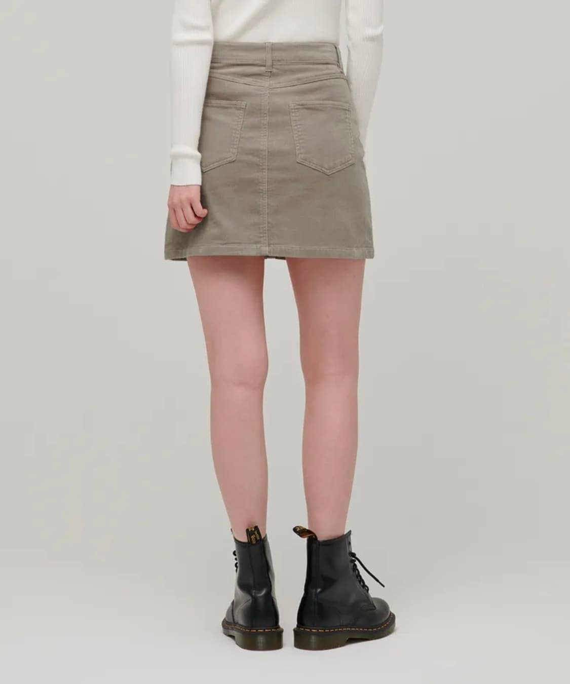 [새상품] 무신사 스탠다드 우먼 코듀로이 미니스커트 라이트베이지 상품이미지2