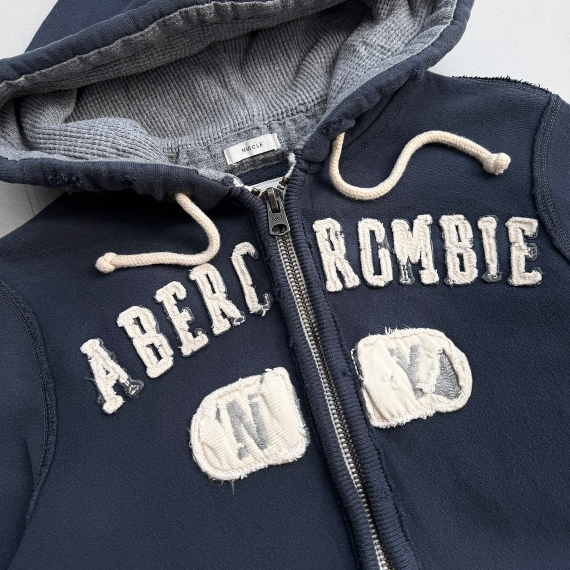 아베크롬비 Y2K 딱붙 아치로고 후드집업 네이비 상품이미지3