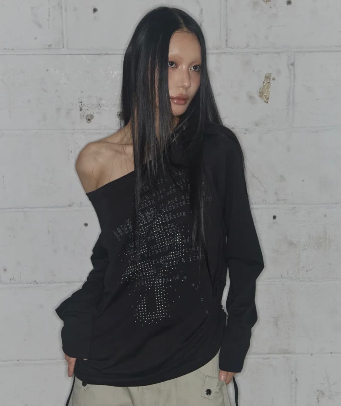 디바인 크로스 오프 숄더 티 (BLACK)  상품이미지1