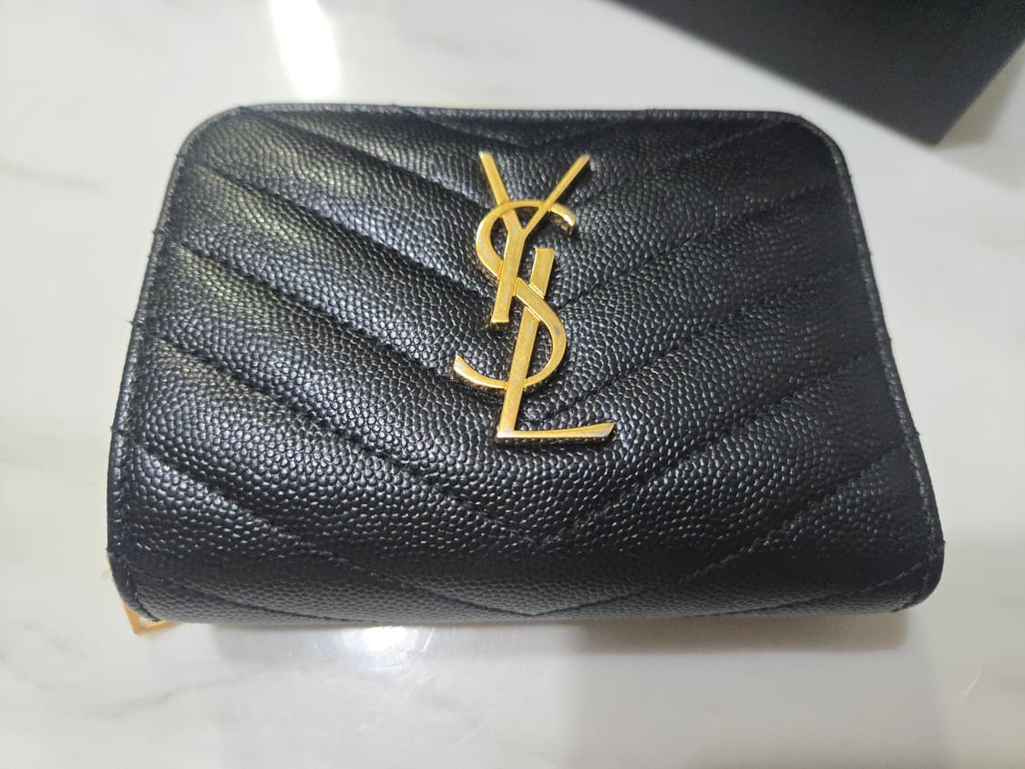 입생로랑 금장로고 반지갑 상품이미지1