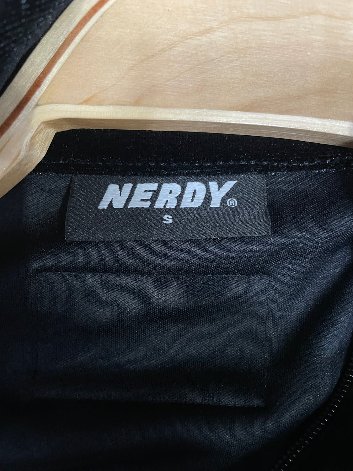 널디(NERDY) 로고 패턴 벨벳 트랙탑 자켓 상품이미지9