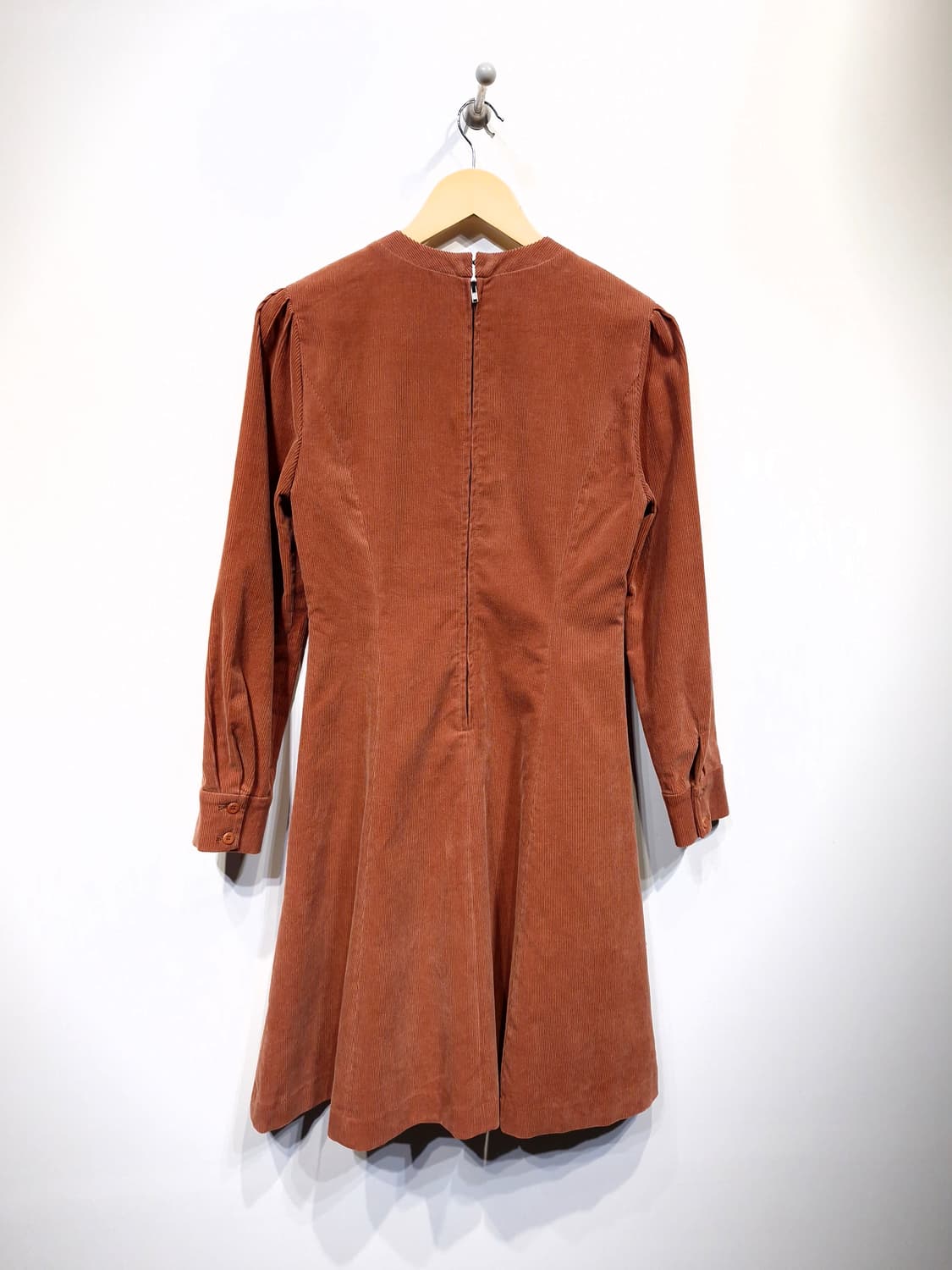 던스트 코듀로이 퍼프슬리브 플레어 드레스 오렌지브라운 상품이미지4