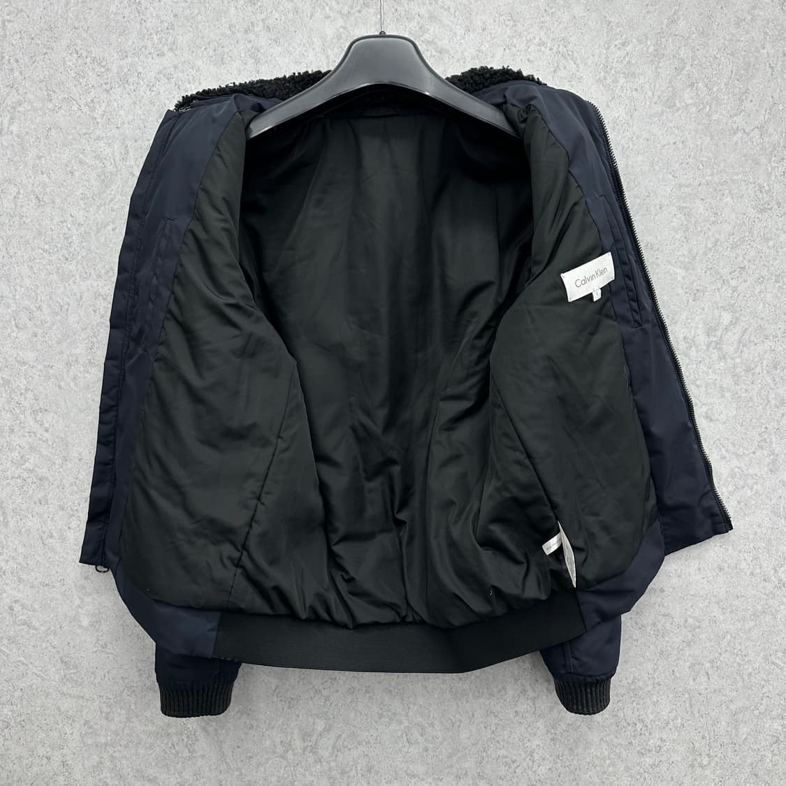 90 캘빈클라인 남자 숄더 램스킨 점퍼 상품이미지3