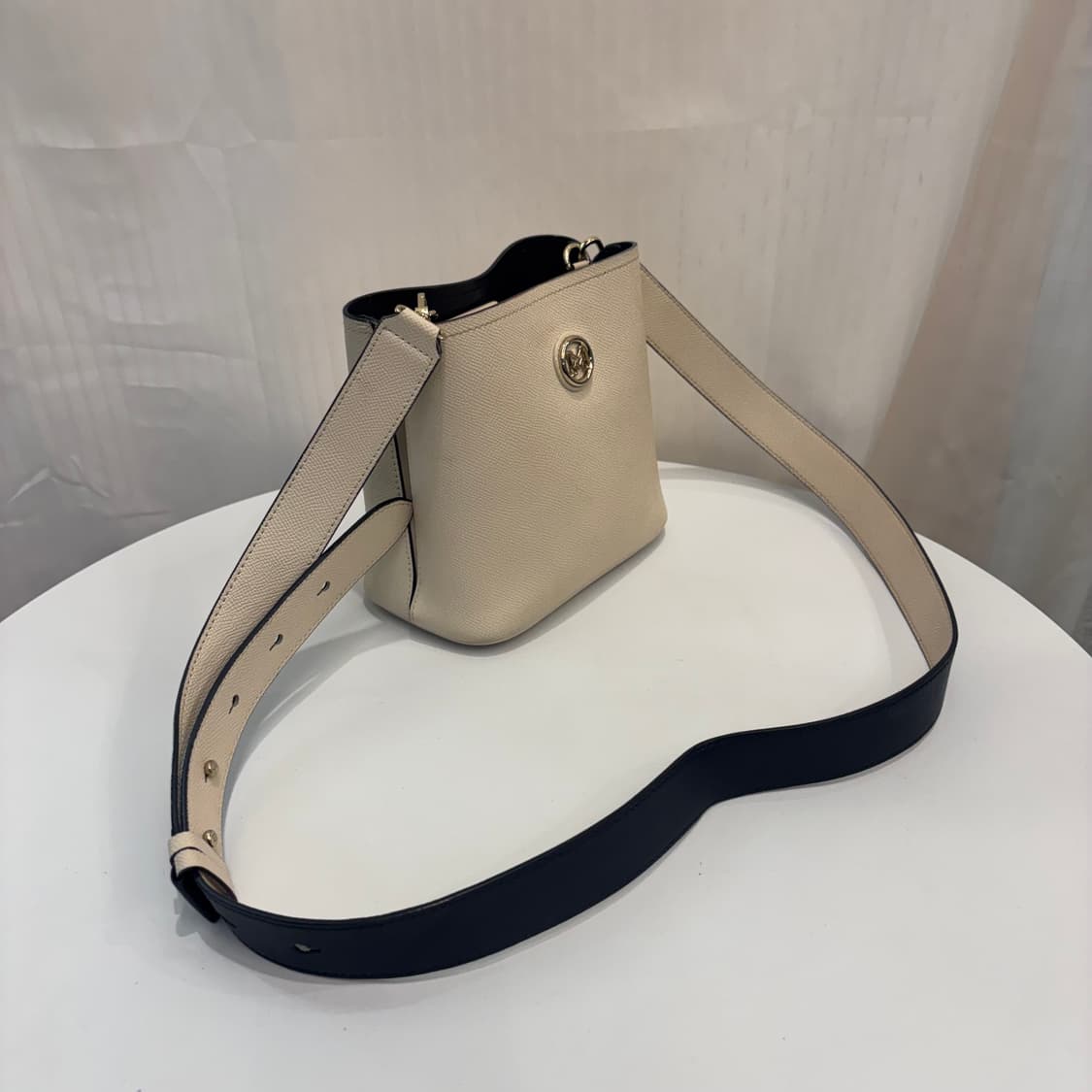 정품 메트로시티 버킷 크로스백     상품이미지3