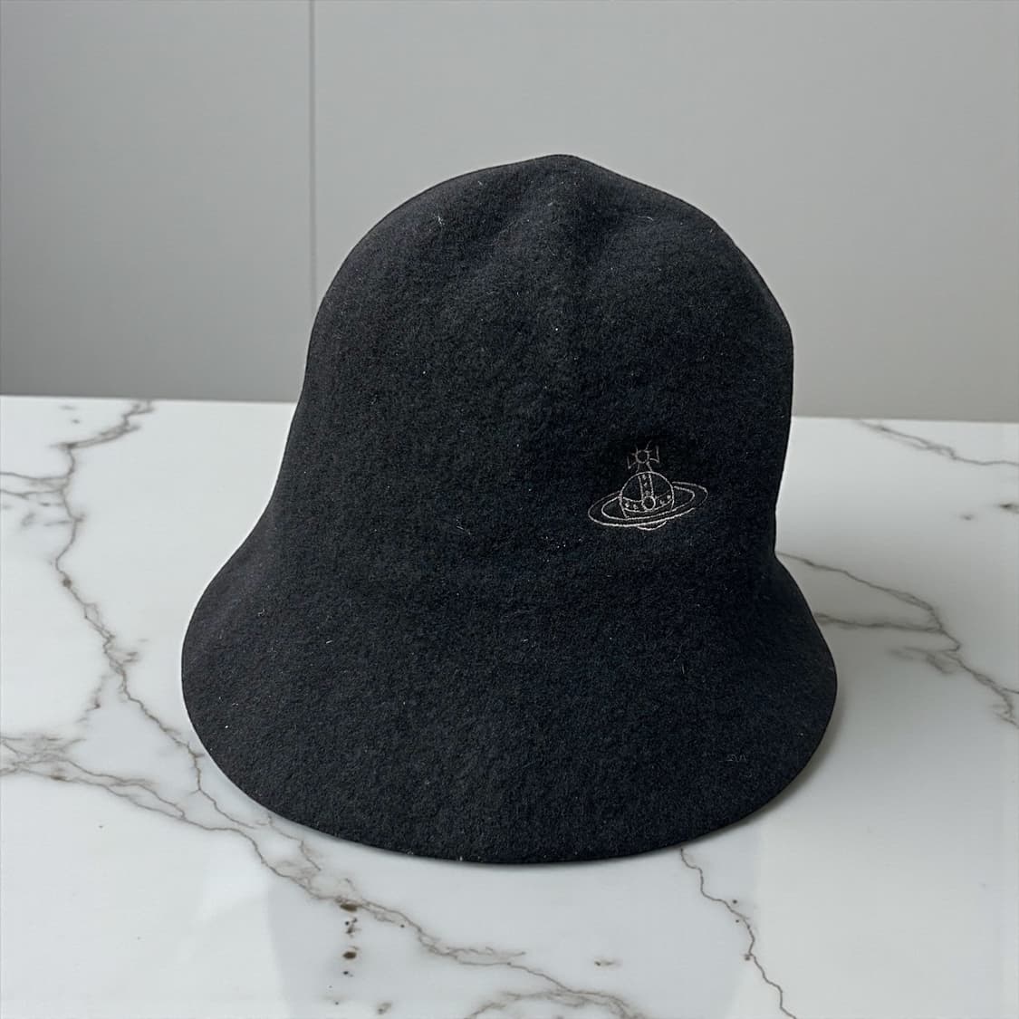 비비안웨스트우드 로고 바스크 크로쉐 울 버킷햇 상품이미지3