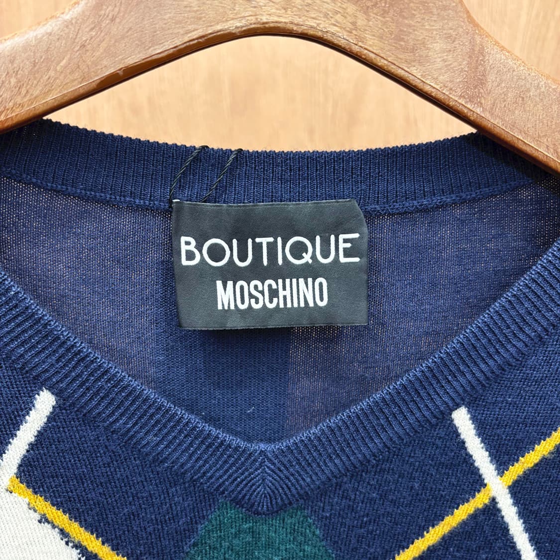 부티크 모스키노 브이넥 긴팔 롱 니트 아가일 체크 패턴 디테일 네이비 상품이미지6