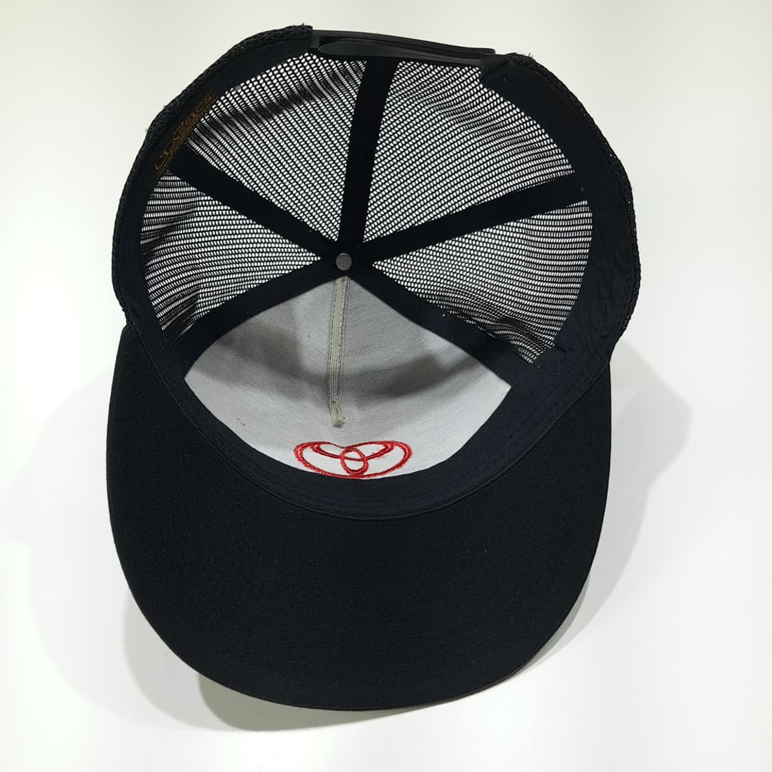 유풍 더 클래식 토요타 로고 자수 블랙 & 레드 메쉬 트러커캡 P2053 상품이미지6