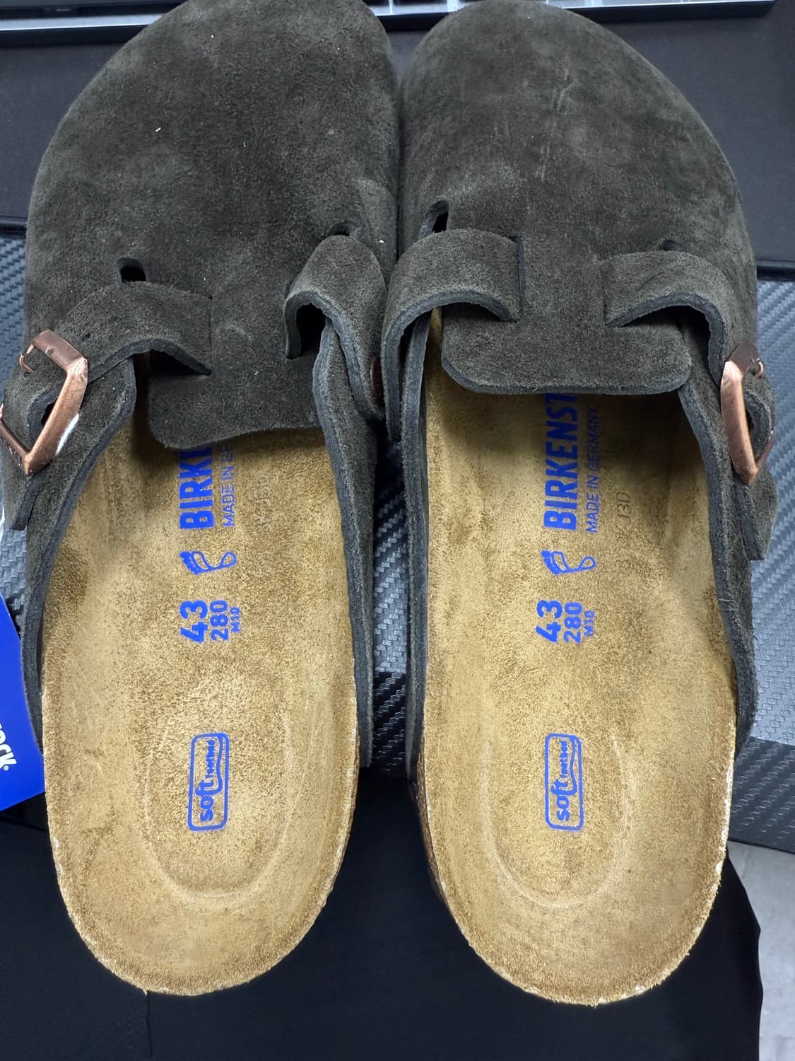 버켄스탁 보스턴 모카색상 풋베드 레귤러 모델 43사이즈 판매합니다~ 상품이미지1