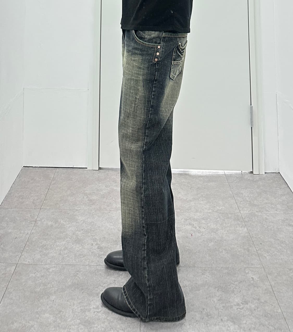 Vintage back stud point fade flare jeans 상품이미지4
