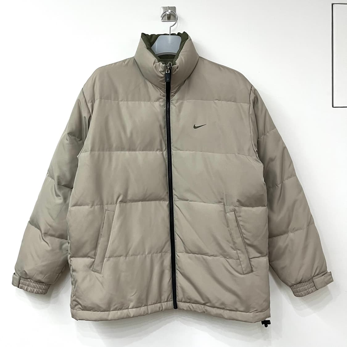 나이키 00s 카키색 스우시 뉴챔프 덕다운 베이지 패딩 자켓 상품이미지2