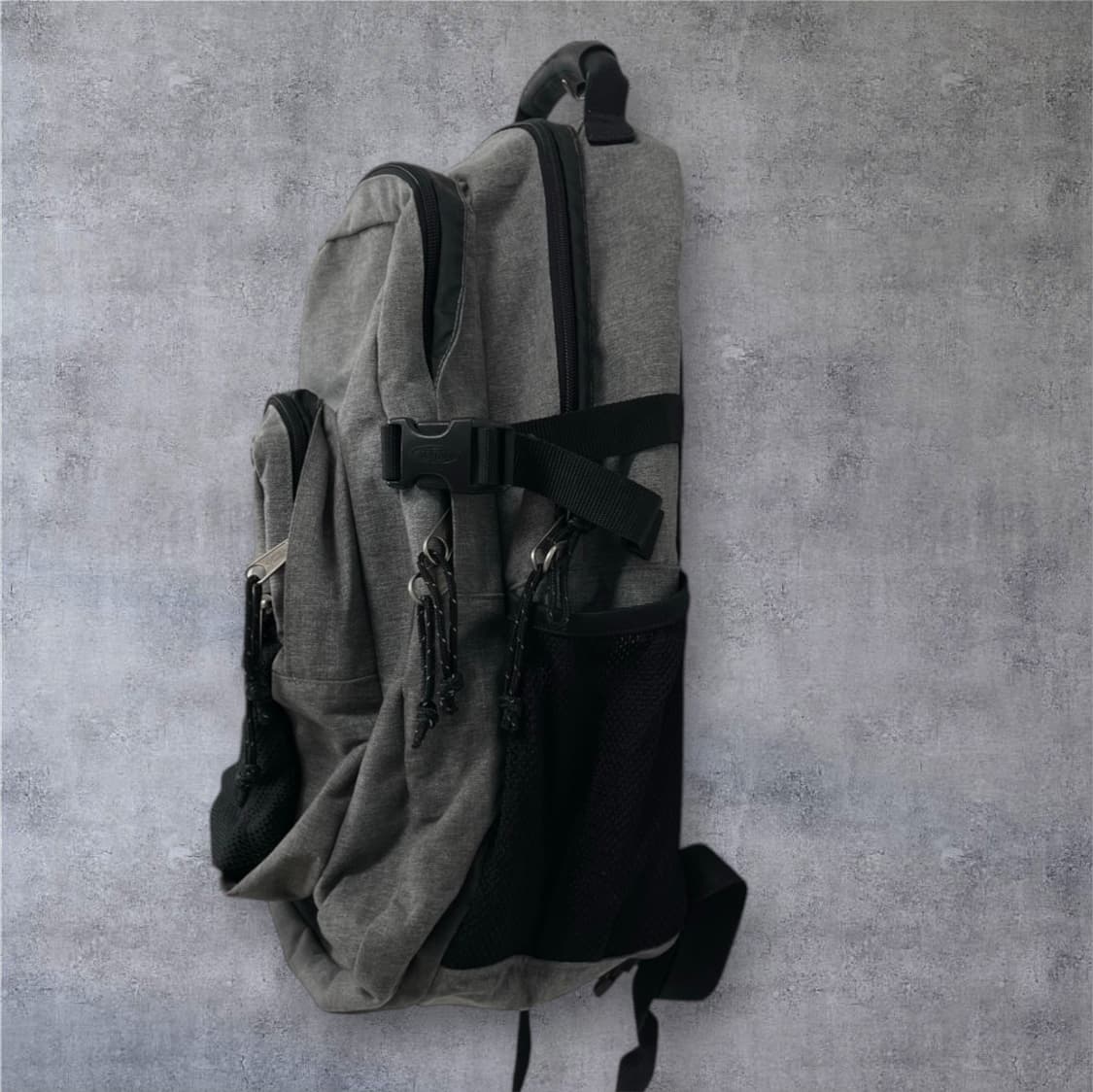 이스트팩 Eastpak 그레이 에그웜 백팩 상품이미지4