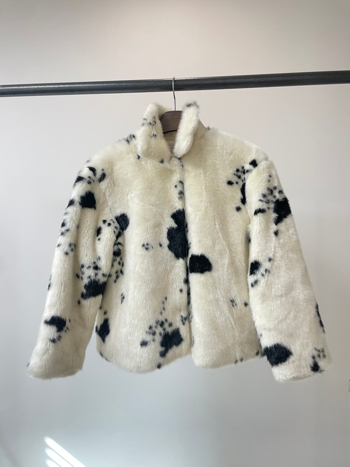 unene 유네네 에코 퍼 젖소패턴 카라 자켓 상품이미지1