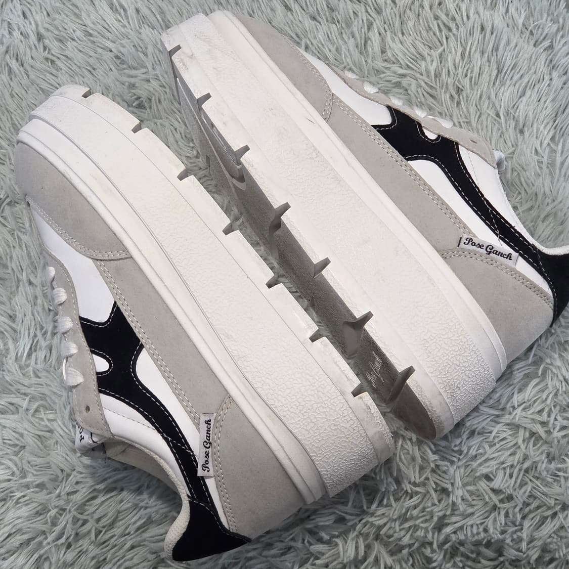 7a-3:포즈 갠치 에코 스웨이드 플랫폼 스니커즈 화이트 블랙 235mm 상품이미지7